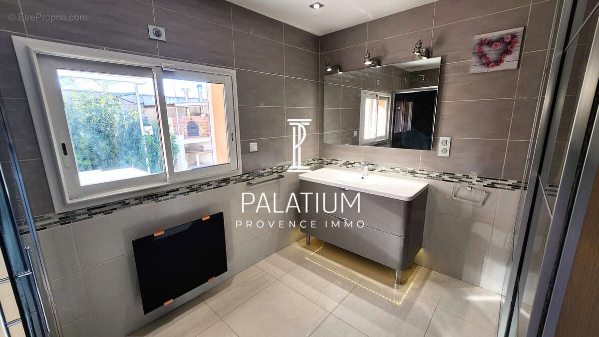 Maison 180 m² à Marignane  - photo 4