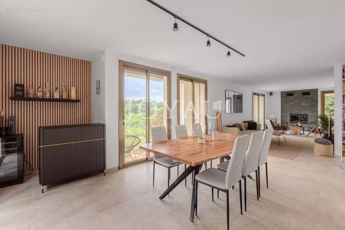 Villa T7 avec garage et jardin - Entièrement rénovée - vue Golf sans vis à vis - photo 4