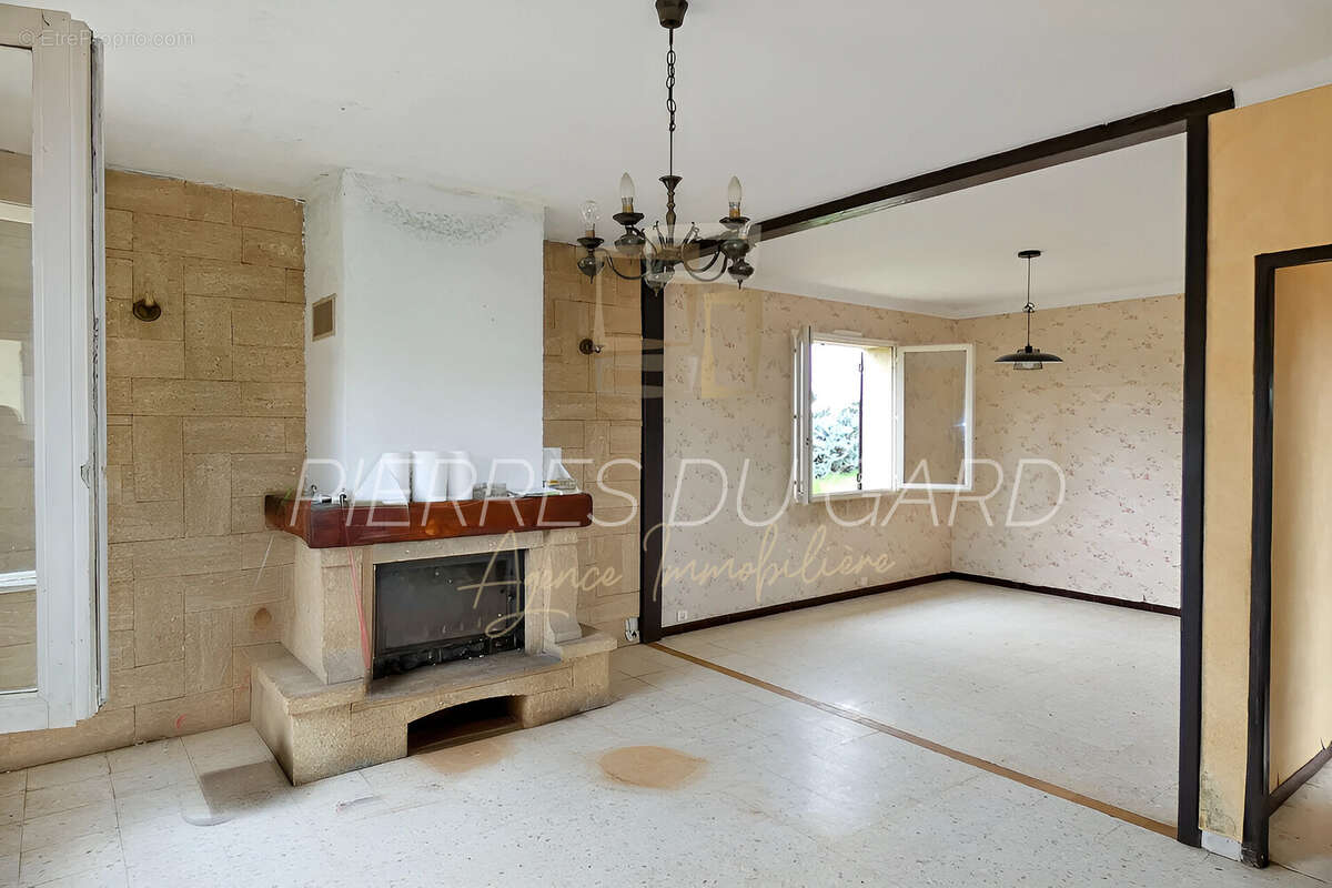 Maison à SANILHAC-SAGRIES