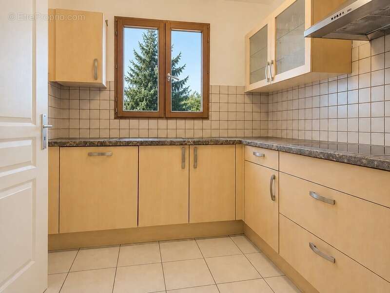 Maison à CRANVES-SALES