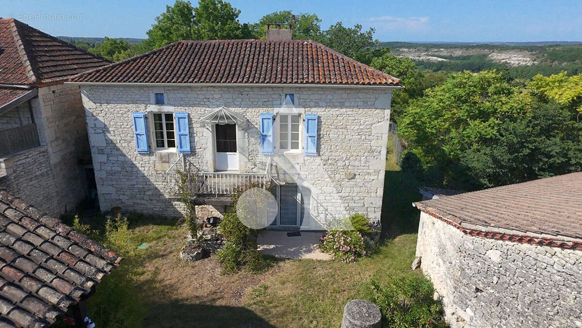 Maison à SAINT-MATRE