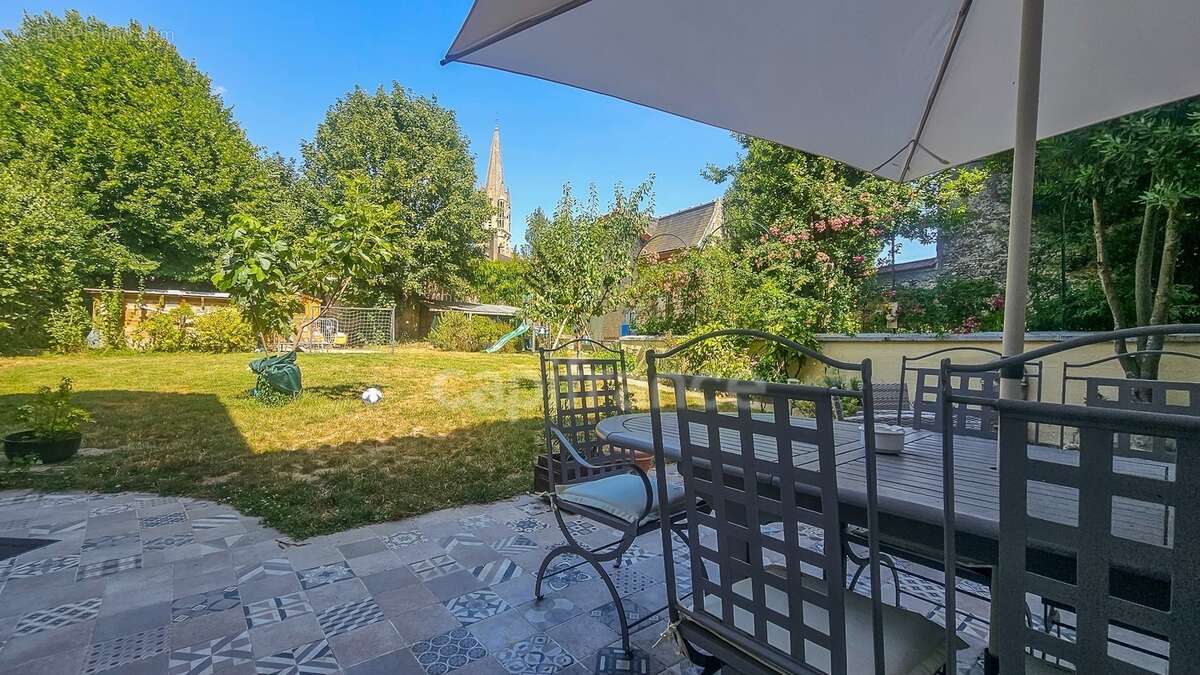 Plein centre ville d' ETAMPES (91) propriété à vendre 13 pièces, avec grand garage, 2 dépendances et terrain clos de 997 m² - photo 25
