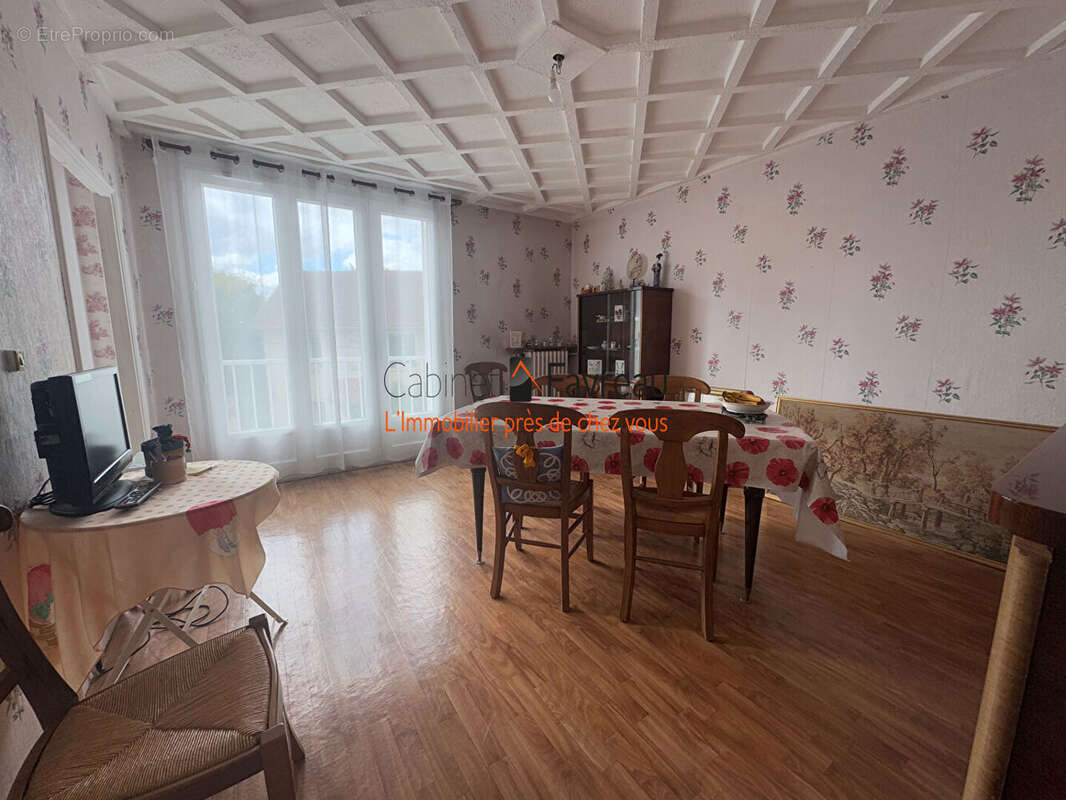 Appartement à L&#039;HAY-LES-ROSES