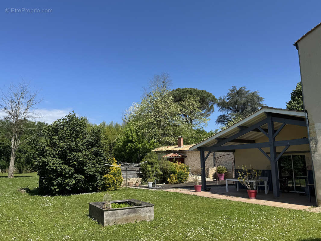 Maison à PUJOLS-SUR-CIRON