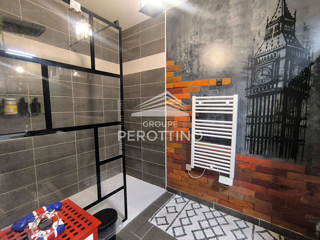 Appartement à PEYNIER