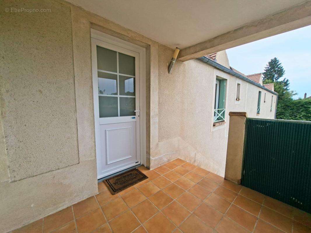 Appartement à SAINT-MAURICE-MONTCOURONNE