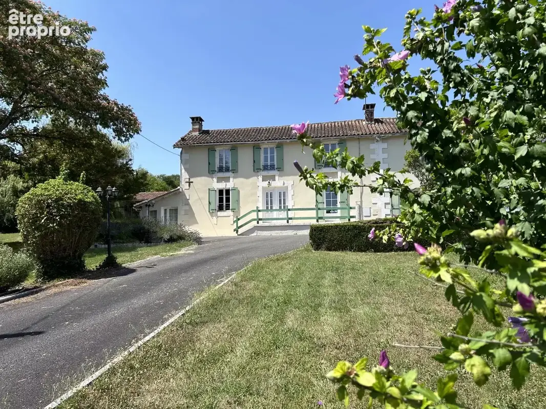 Maison à COURGEAC