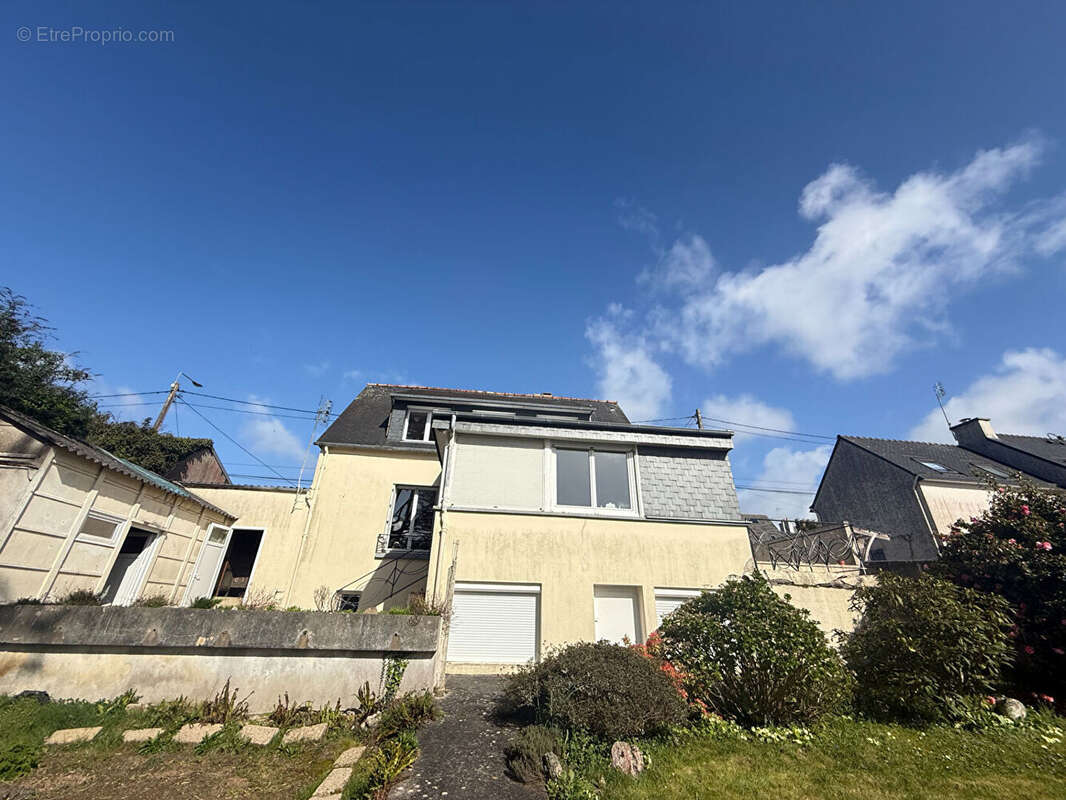Maison à LE RELECQ-KERHUON