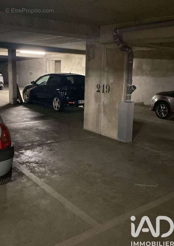 Photo 2 - Parking à CERGY