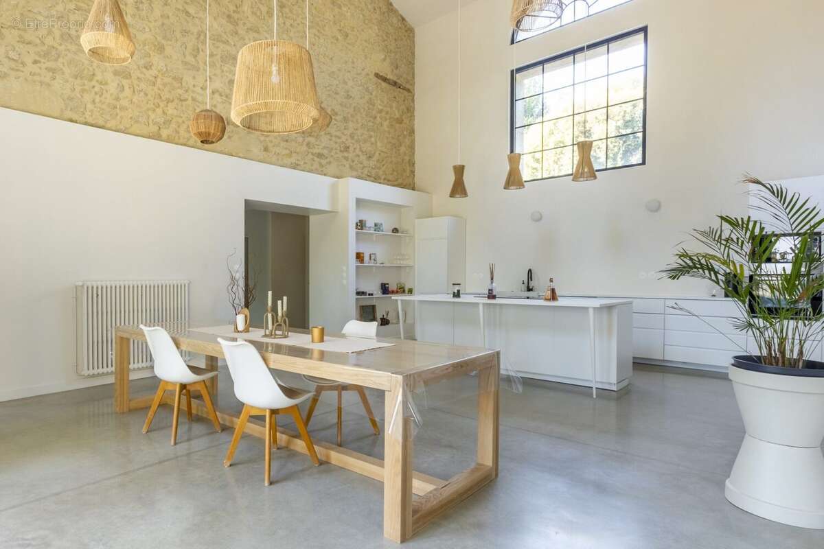 Maison à MAS-SAINTES-PUELLES