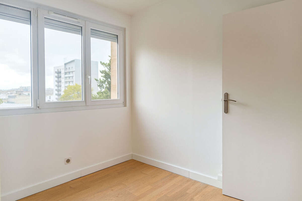 Appartement à CHARENTON-LE-PONT