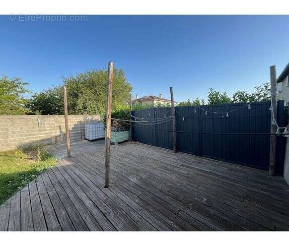 Maison 105 m² à La Salvetat-Saint-Gilles  - photo 4