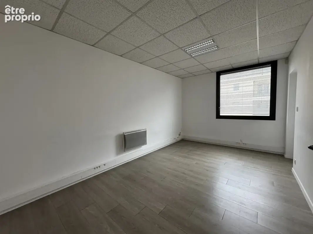 Immeuble de Bureaux, local commercial - Places de parking - photo 10