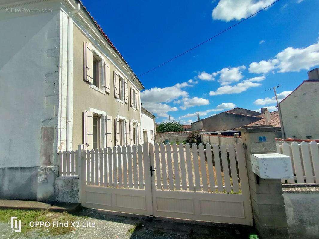 Maison Saint Saturnin Du Bois 8 pièce(s) 120 m2 - photo 3