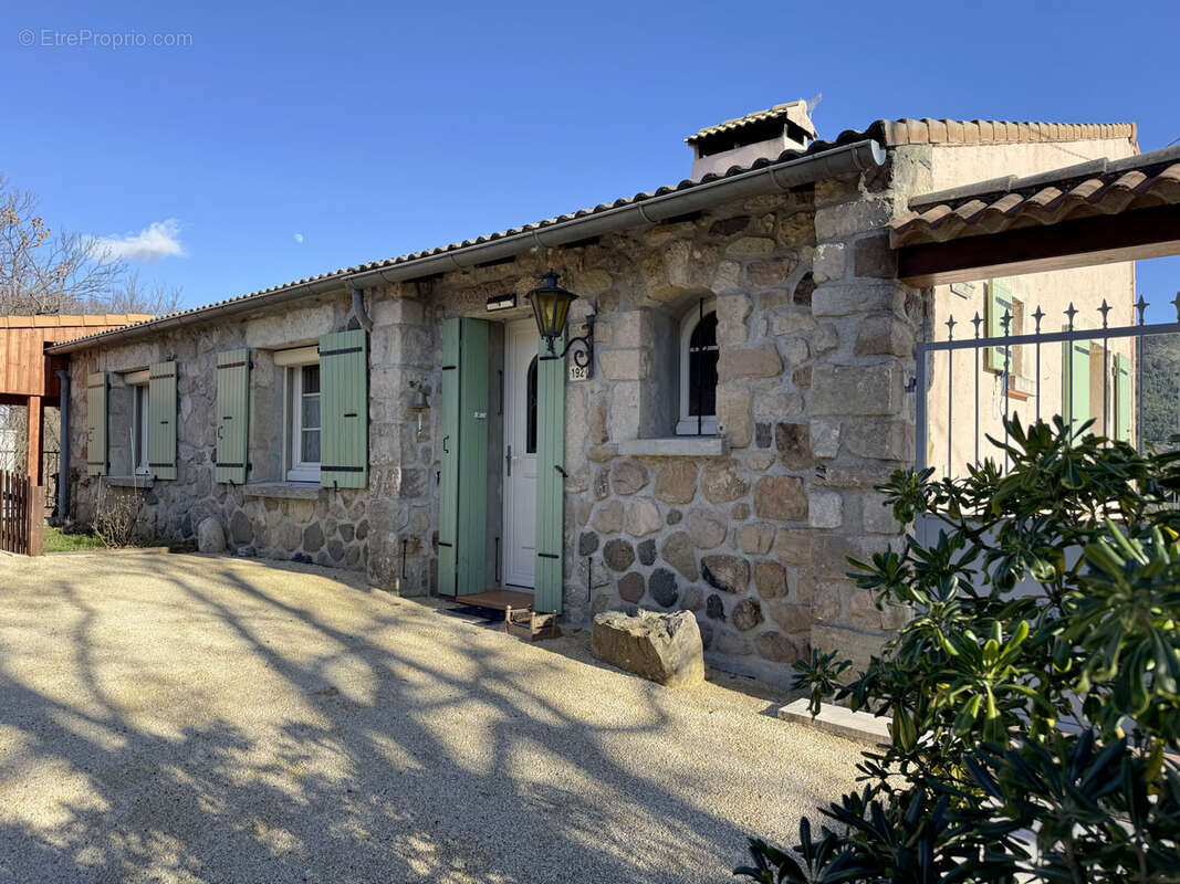 Maison à SAINT-ETIENNE-DE-BOULOGNE