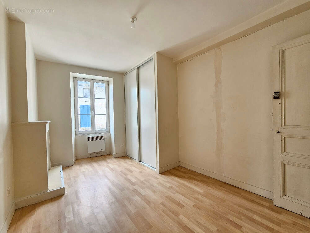 Immeuble 110m² à coteaux-du-blanzacais - photo 10