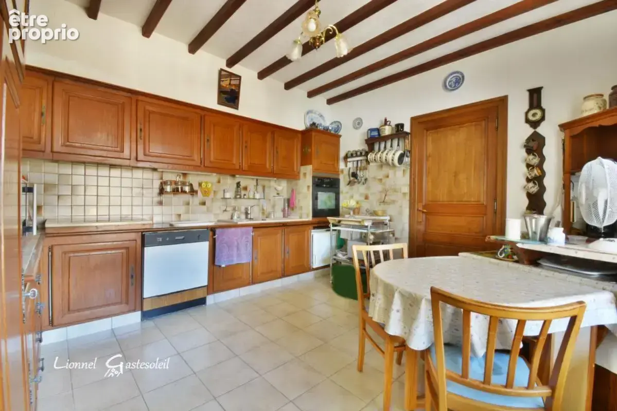 Périgourdine idéalement située 5 chambres sur un beau terrain Paysager à Pineuilh (33) - photo 9