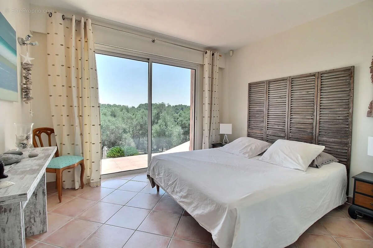Maison à VALBONNE