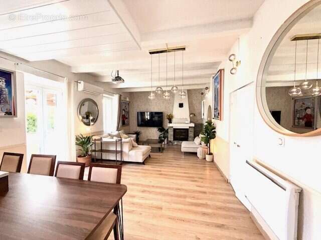 Appartement à CONTES