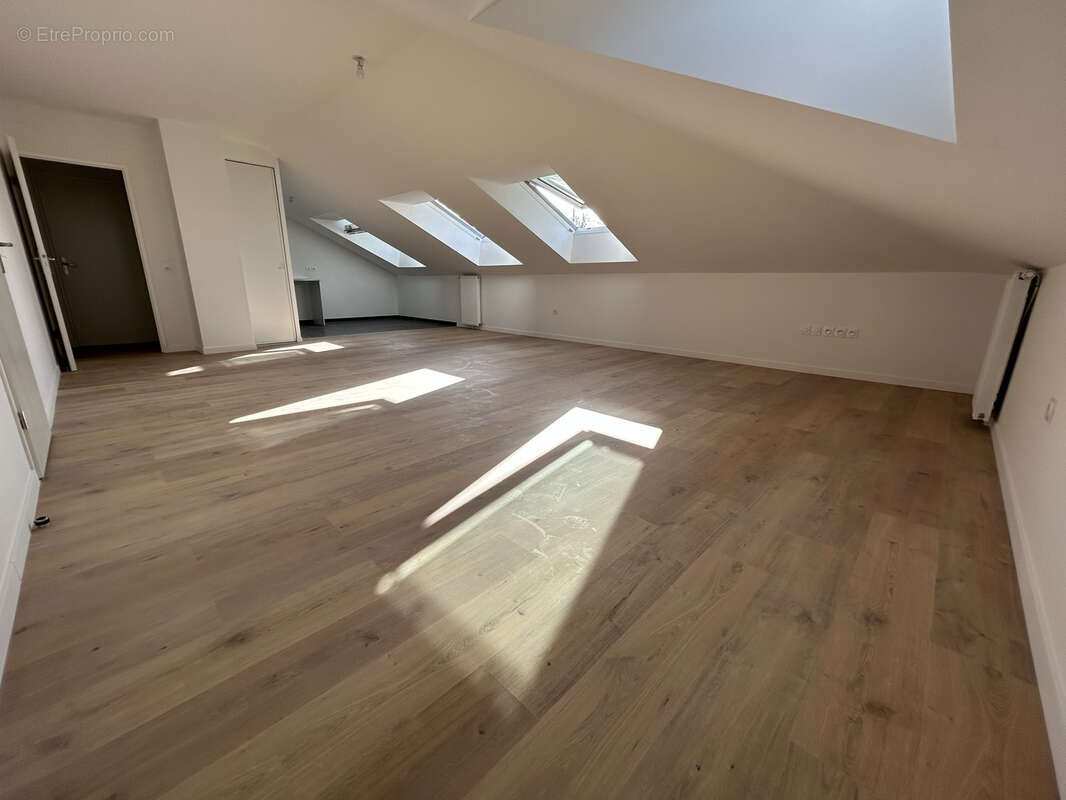 Appartement à VAUJOURS