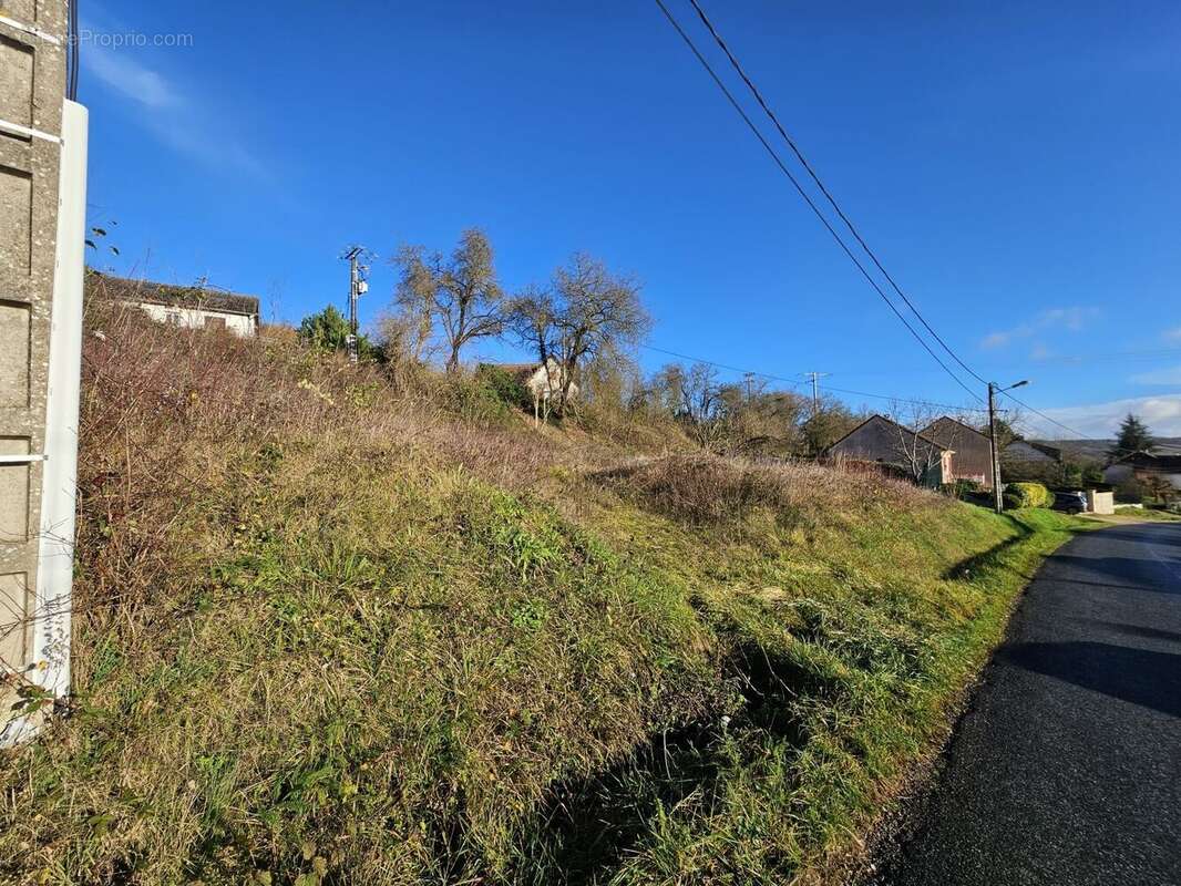 Terrain à VILLENEUVE-SUR-YONNE