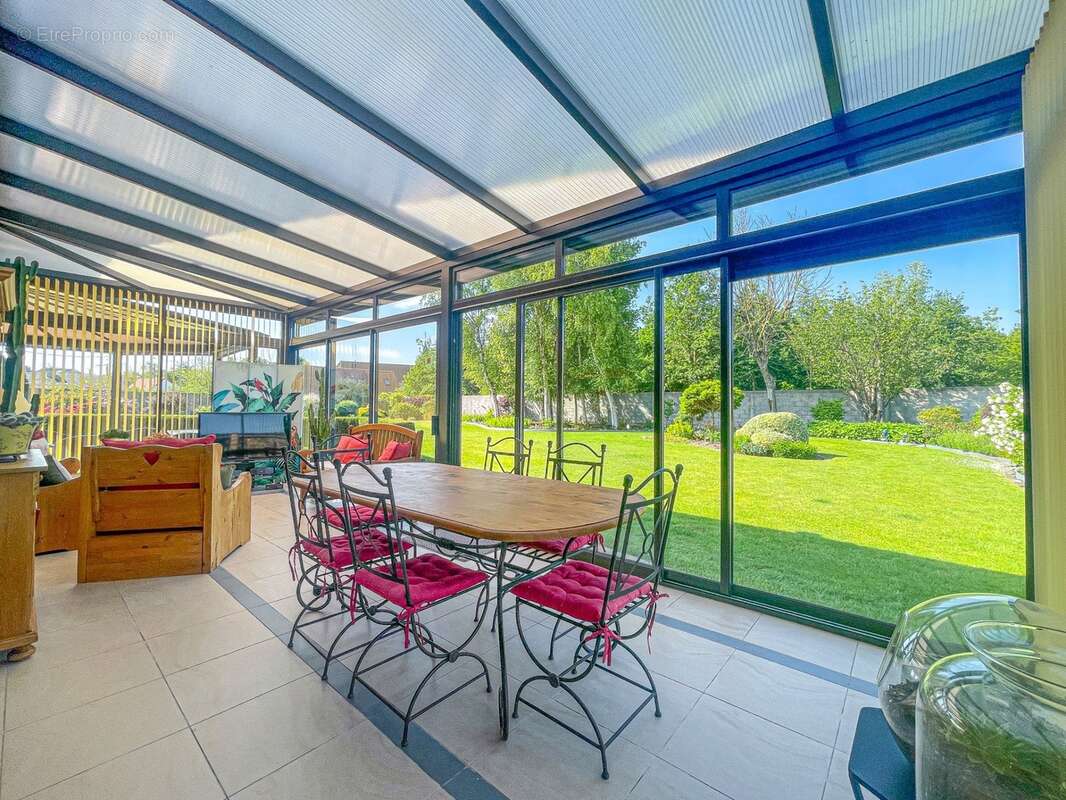 Dpt Pas-De-Calais(62) , à vendre propriété P(8) de 304m2 , terrain de 3000m2 ,double garages, véranda , pergola , cave à vins - photo 6
