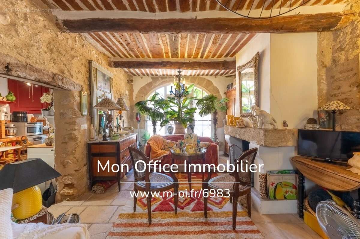 Référence : 6983-PEL - Authentique maison bourgeoise à réinventer en plein cœur de ville sud Lubéron - photo 3