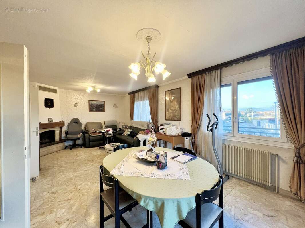 Maison à SAINT-ROMAIN-DE-JALIONAS