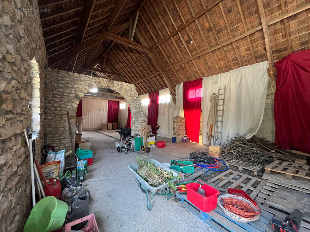 Ensemble immobilier de charme avec maison de 310 m2 et dépendances - photo 29