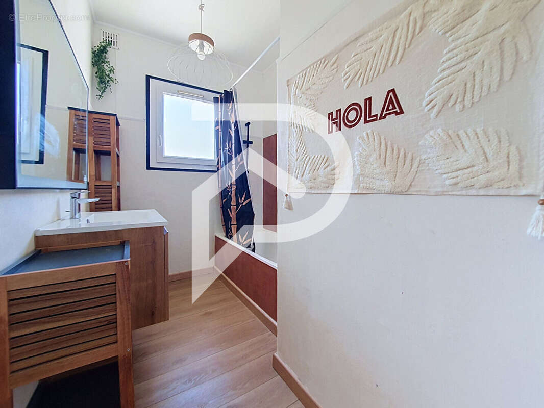 Appartement  T4 80m²  terrasse et parking - photo 13