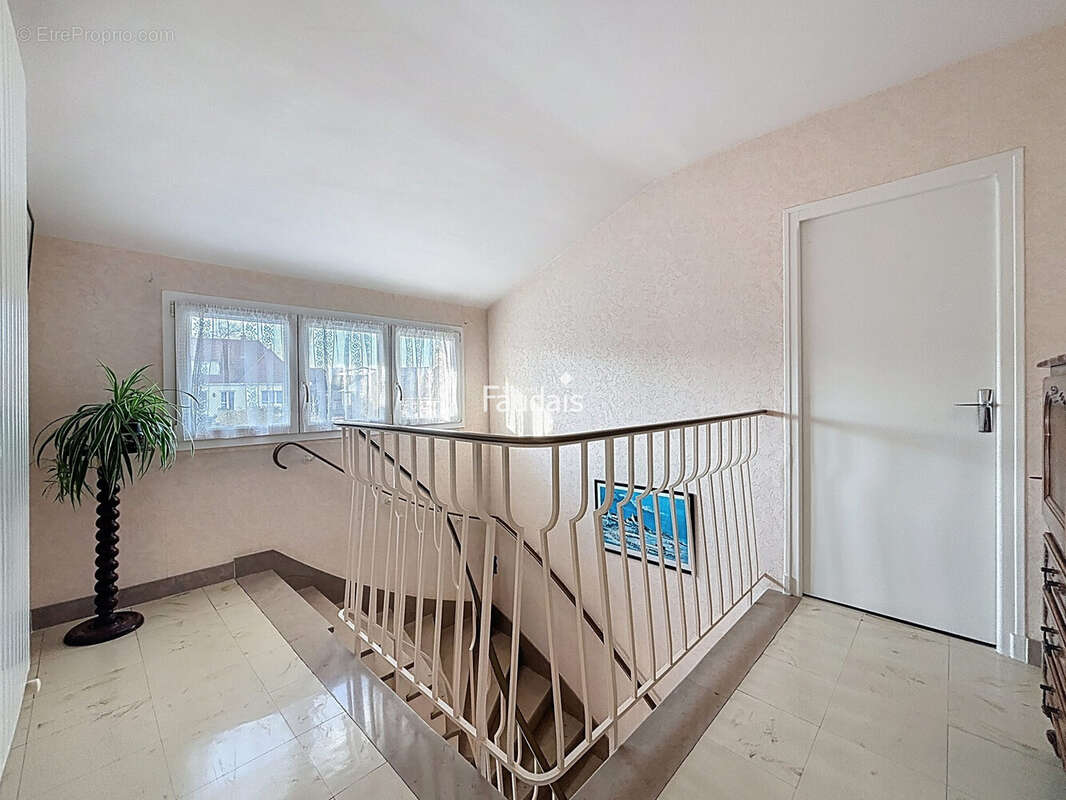 Maison 133 m² à Agneaux  - photo 9
