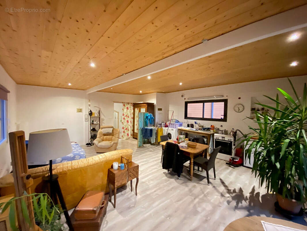 Appartement à AMBON