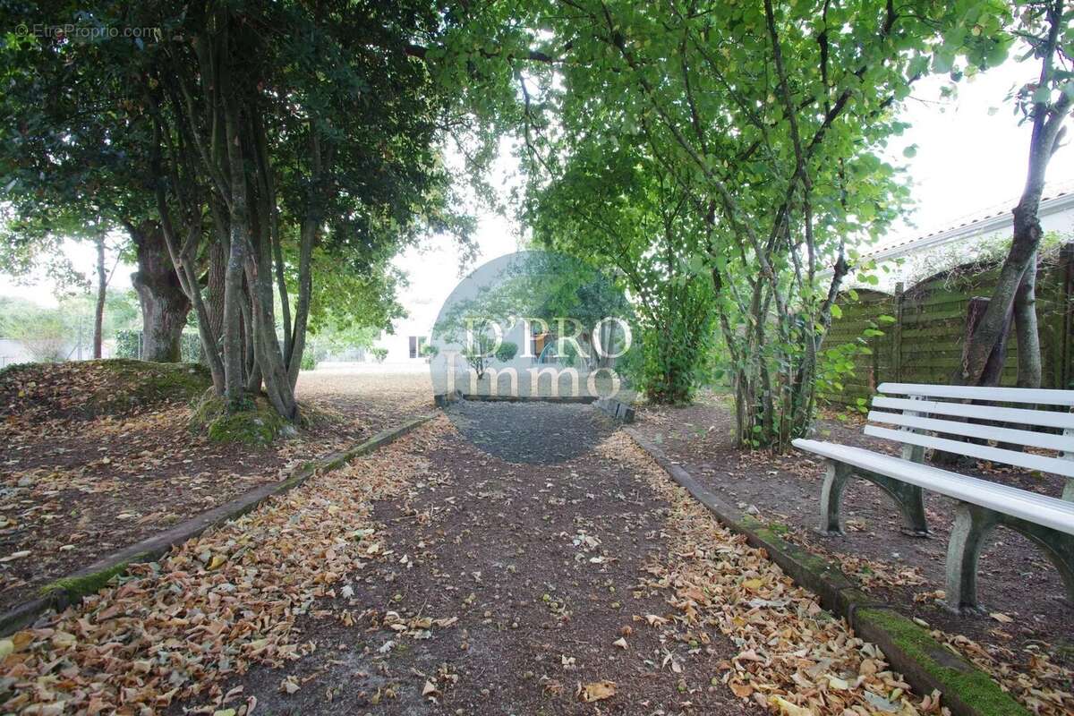 Terrain à LA HAIE-FOUASSIERE