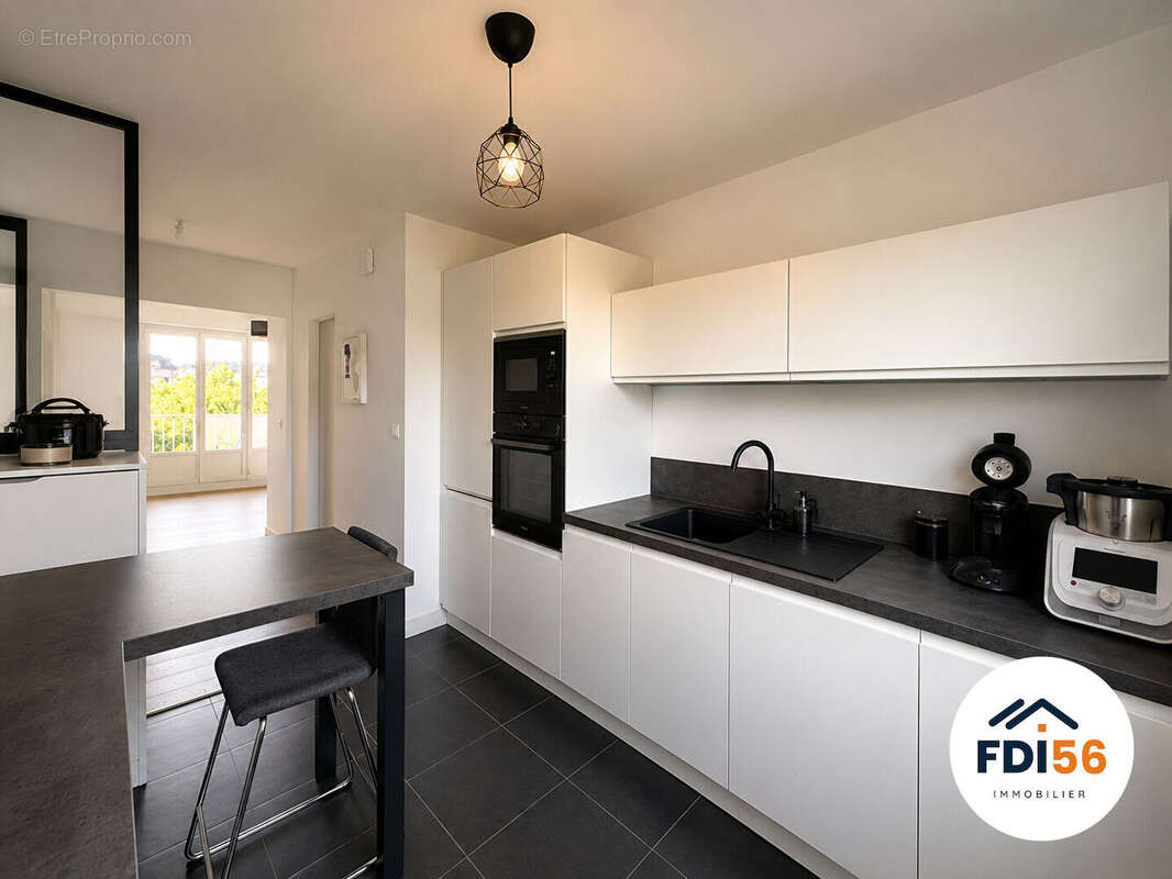 Appartement familial de 95 m² à Lorient avec garage, cave et deux balcons - photo 2