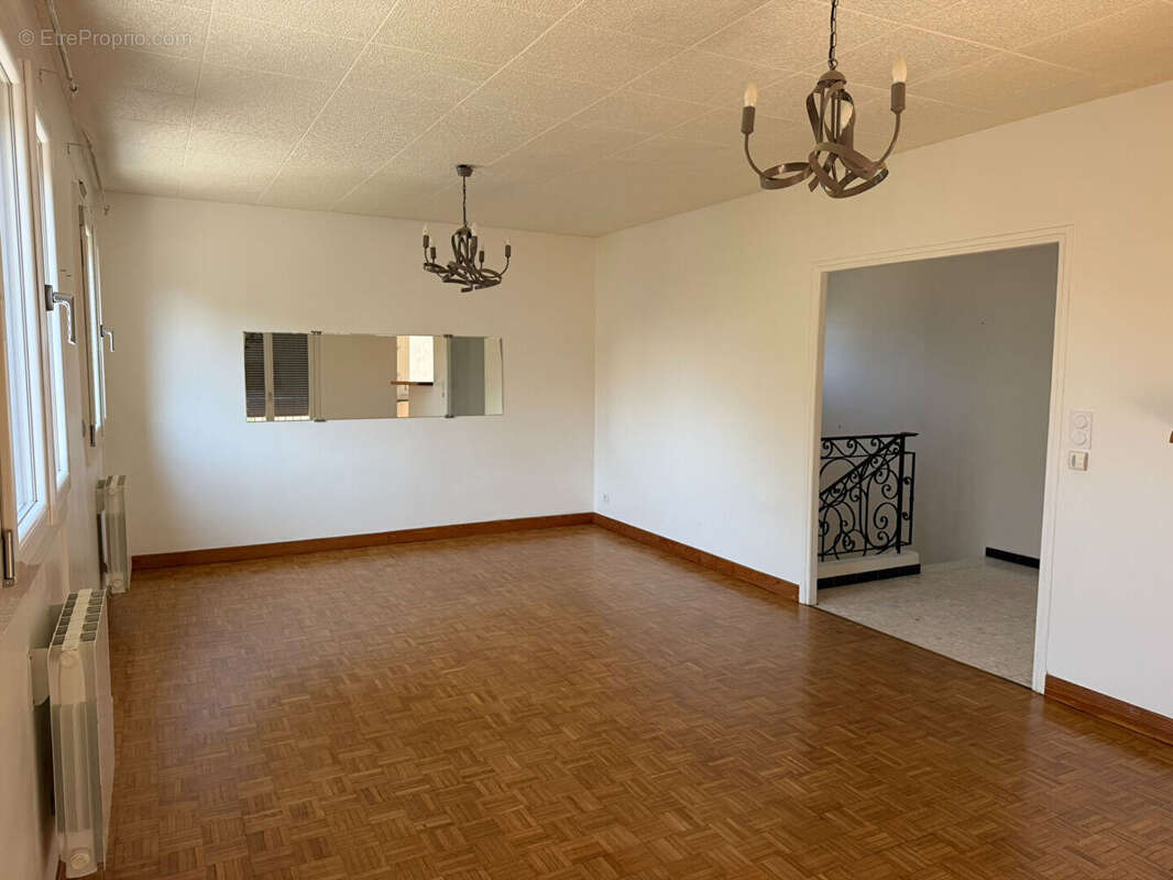 Maison indépendante 147 m² sur parcelle 390 m² Carcassonne - 6 chambres. - photo 2