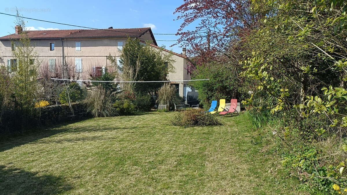 Bien rare - Maison mitoyenne atypique avec terrain constructible - Proche centre-ville - photo 2