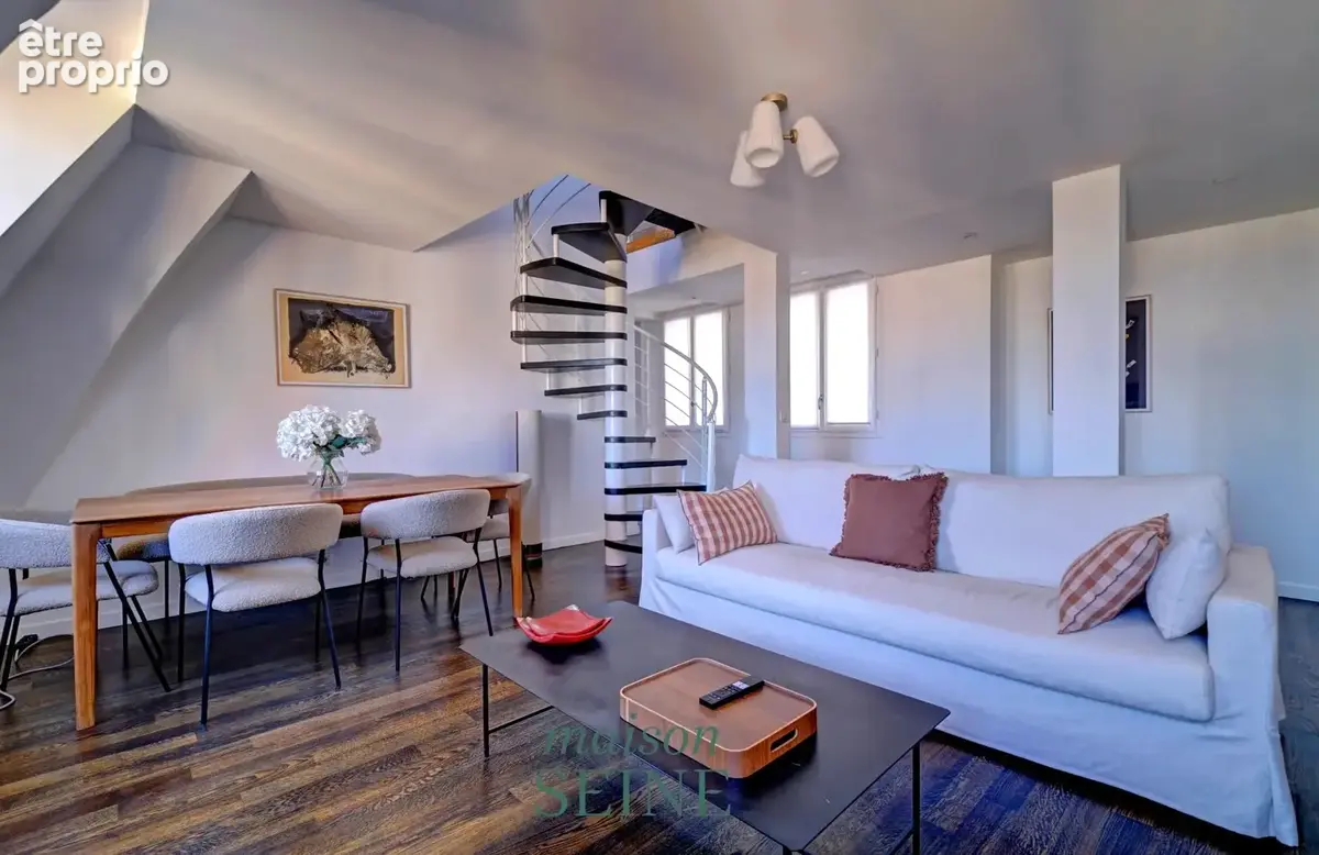 Exclusivité - Neuilly Mairie - Dernier étage - Appartement duplex deux chambres en parfait état - Vue dégagée - photo 3