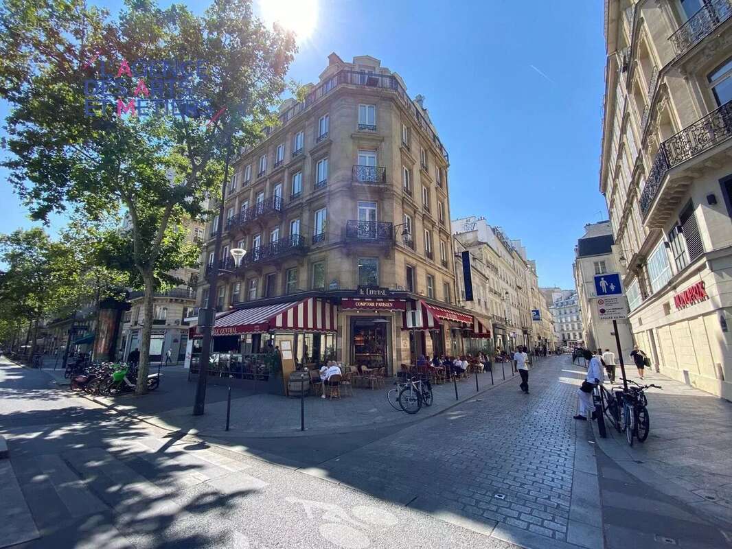 Paris 3e – Haut Marais / Arts-et-Métiers – Grand studio au calme avec ascenseur - photo 7