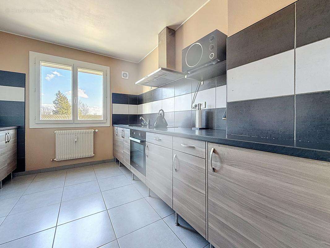 Appartement à SAINT-GENIS-LAVAL