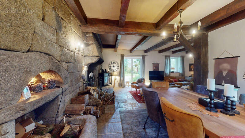 Maison à LOGONNA-DAOULAS