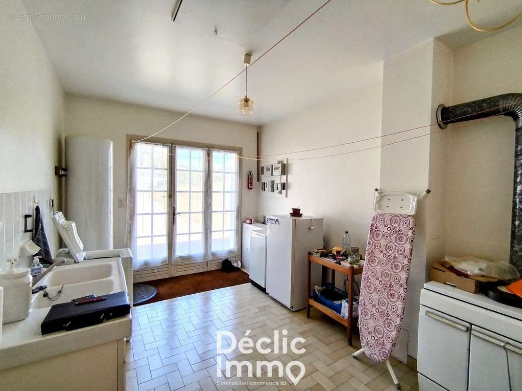 Maison à LES ADJOTS