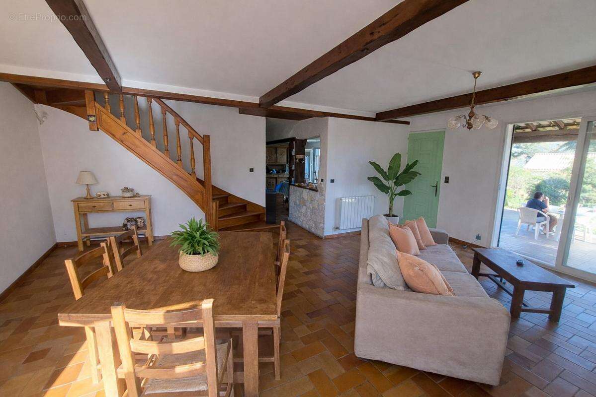 Maison 100 m² à Venelles  - photo 2