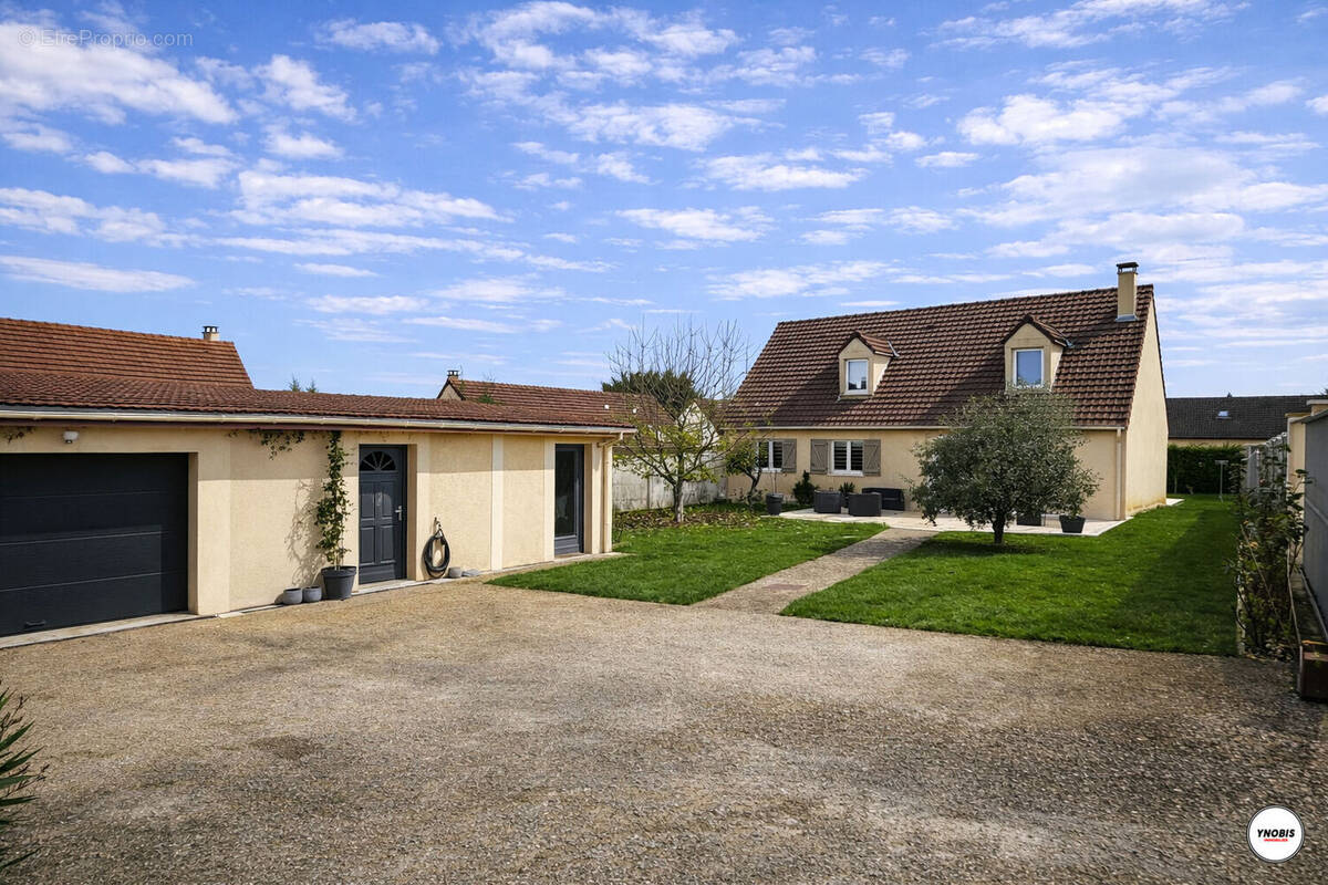 Maison à MORAINVILLIERS