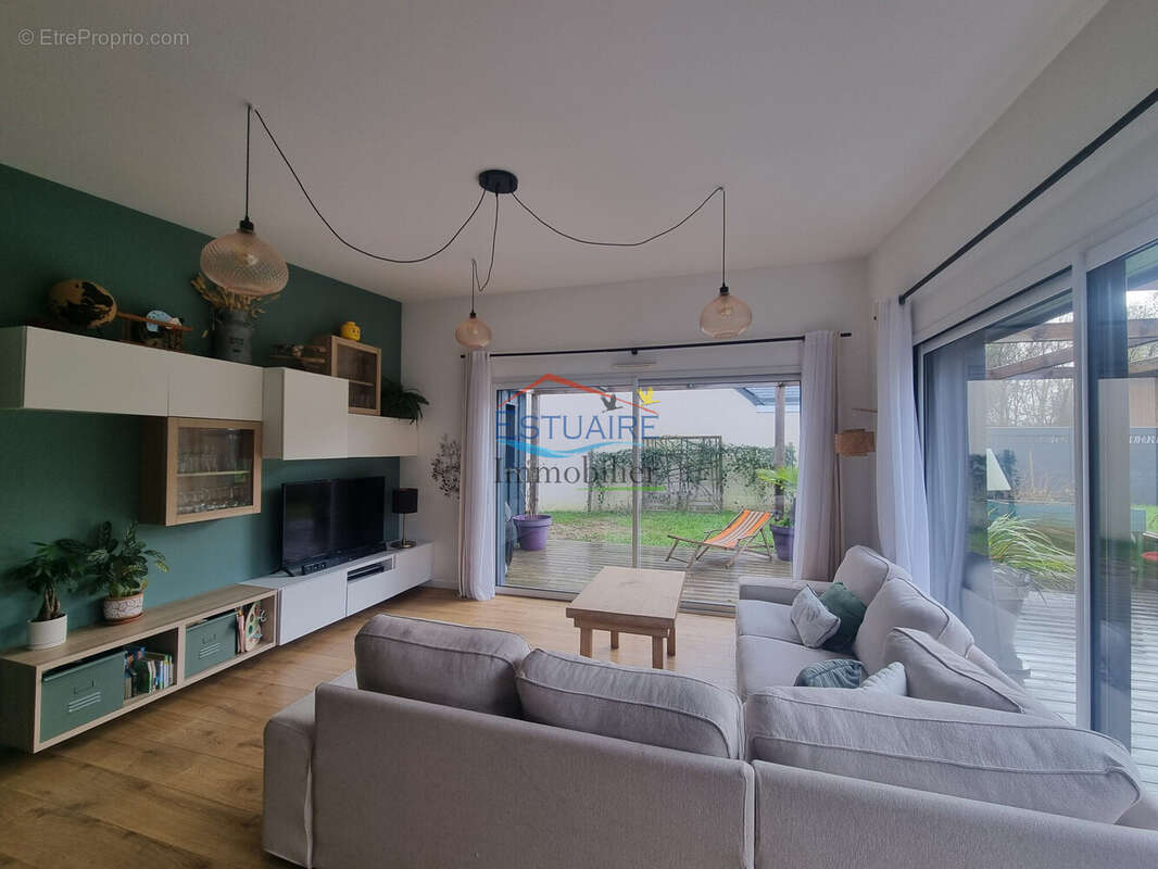 Maison à SAINT-ETIENNE-DE-MONTLUC