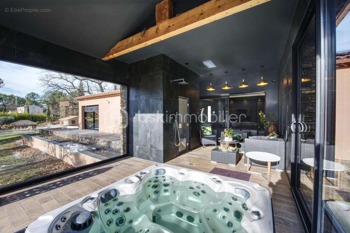 Maison à UCHAUX