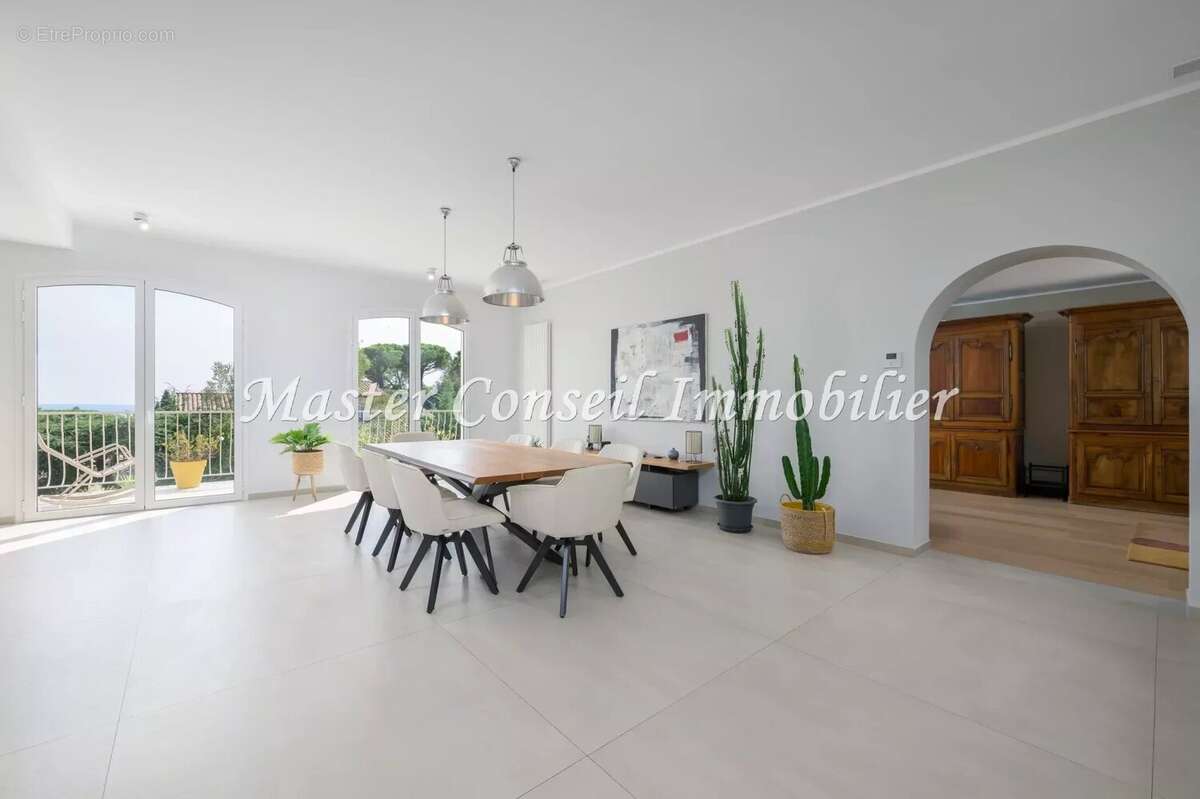 Vue Mer , Villa rénovée 280M²  contemporaine.  Parc arboré  2500M² - photo 29