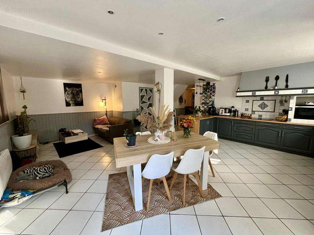 Maison à CHATEAU-L&#039;EVEQUE