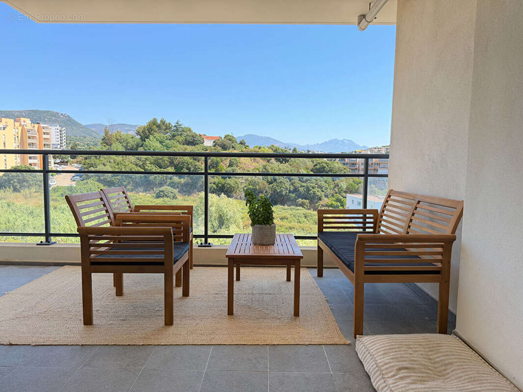 A vendre appartement t3 recent avec terrasse et garage deja loue a ajaccio - photo 2