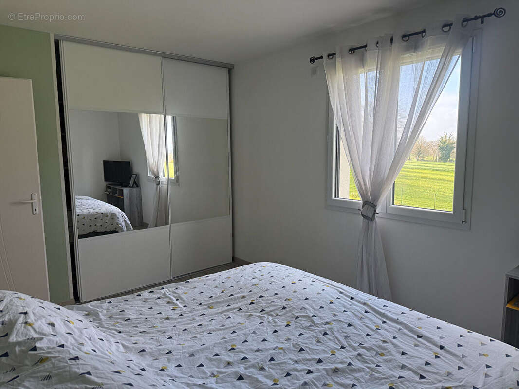 Maison à SAINT-LEONARD-DE-NOBLAT