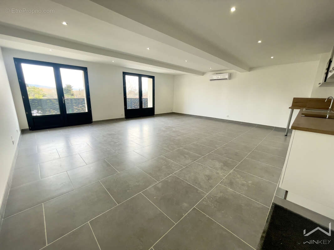 Appartement à SAINTE-CECILE-LES-VIGNES